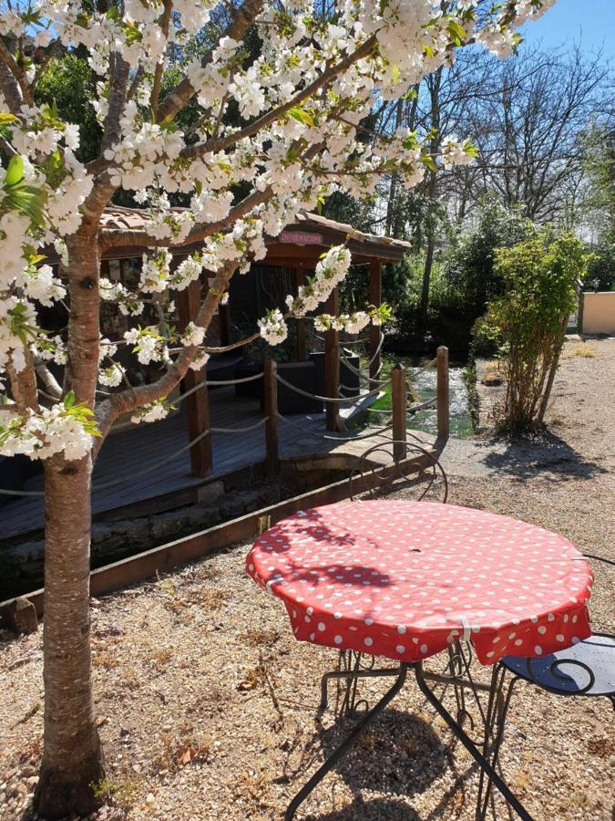 Le Moulin Du Bleufond Hotell Montignac-Lascaux Eksteriør bilde